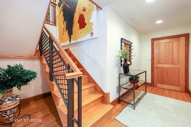 697 Rienzi Ln - Photo 2 of 24