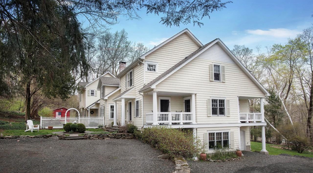 1006 Silvermine Rd - Photo 2 of 28