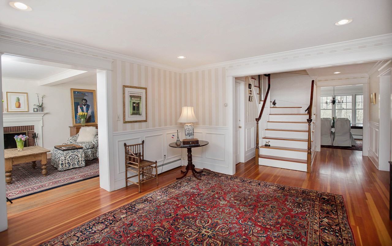 1006 Silvermine Rd - Photo 3 of 28