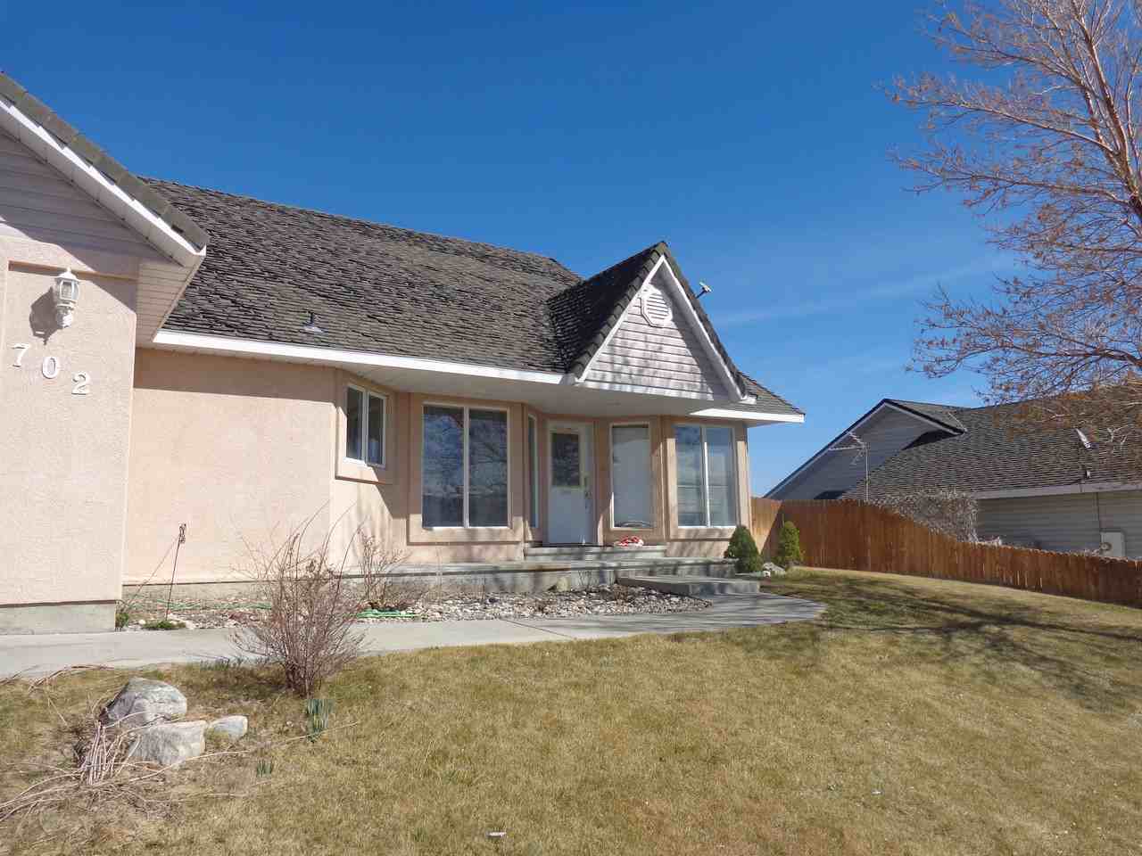 702 Castle Way - Photo 2 of 6