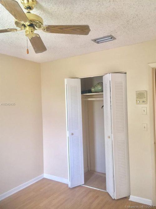 3011 Lucerne Way - Photo 3 of 7