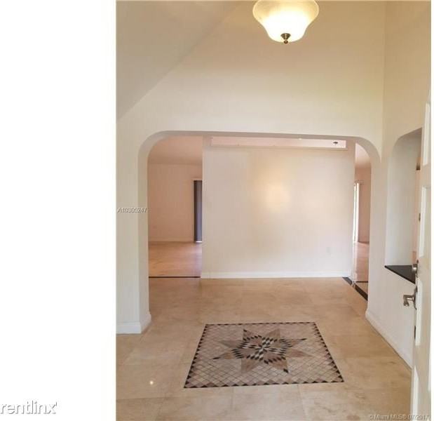 20505 NE 9th Ct - Photo 3 of 24