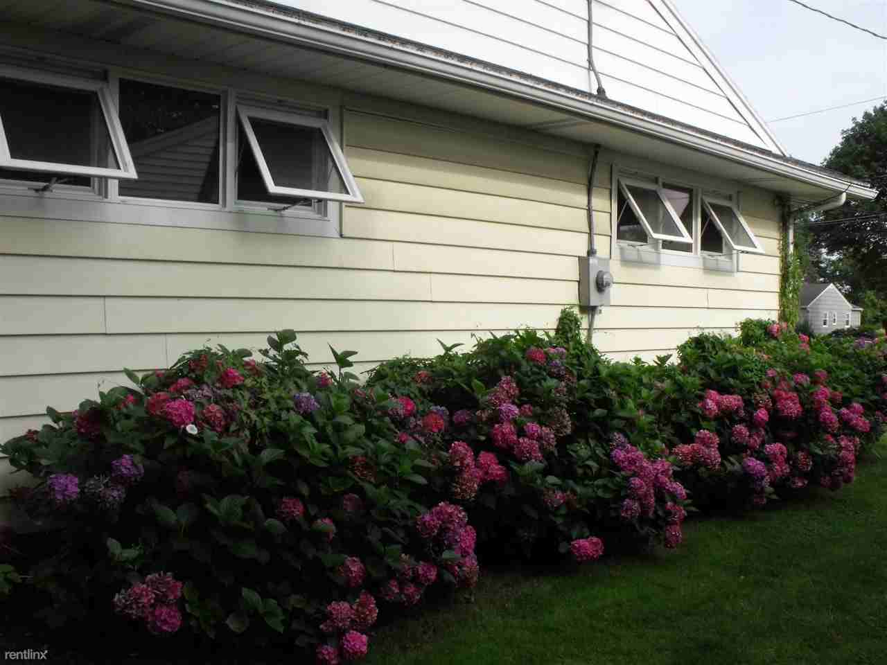 469 Manse Ln - Photo 2 of 4