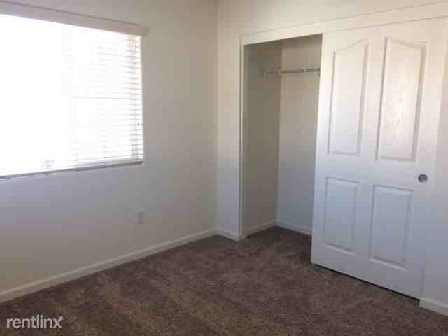 601 Commerce Dr - Photo 2 of 17