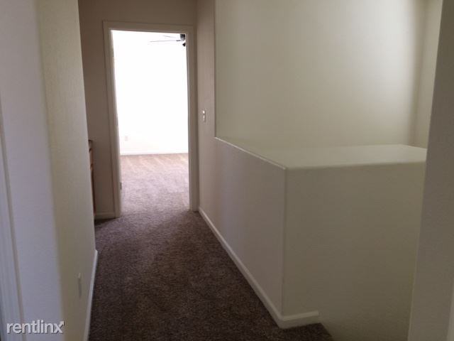 601 Commerce Dr - Photo 3 of 17