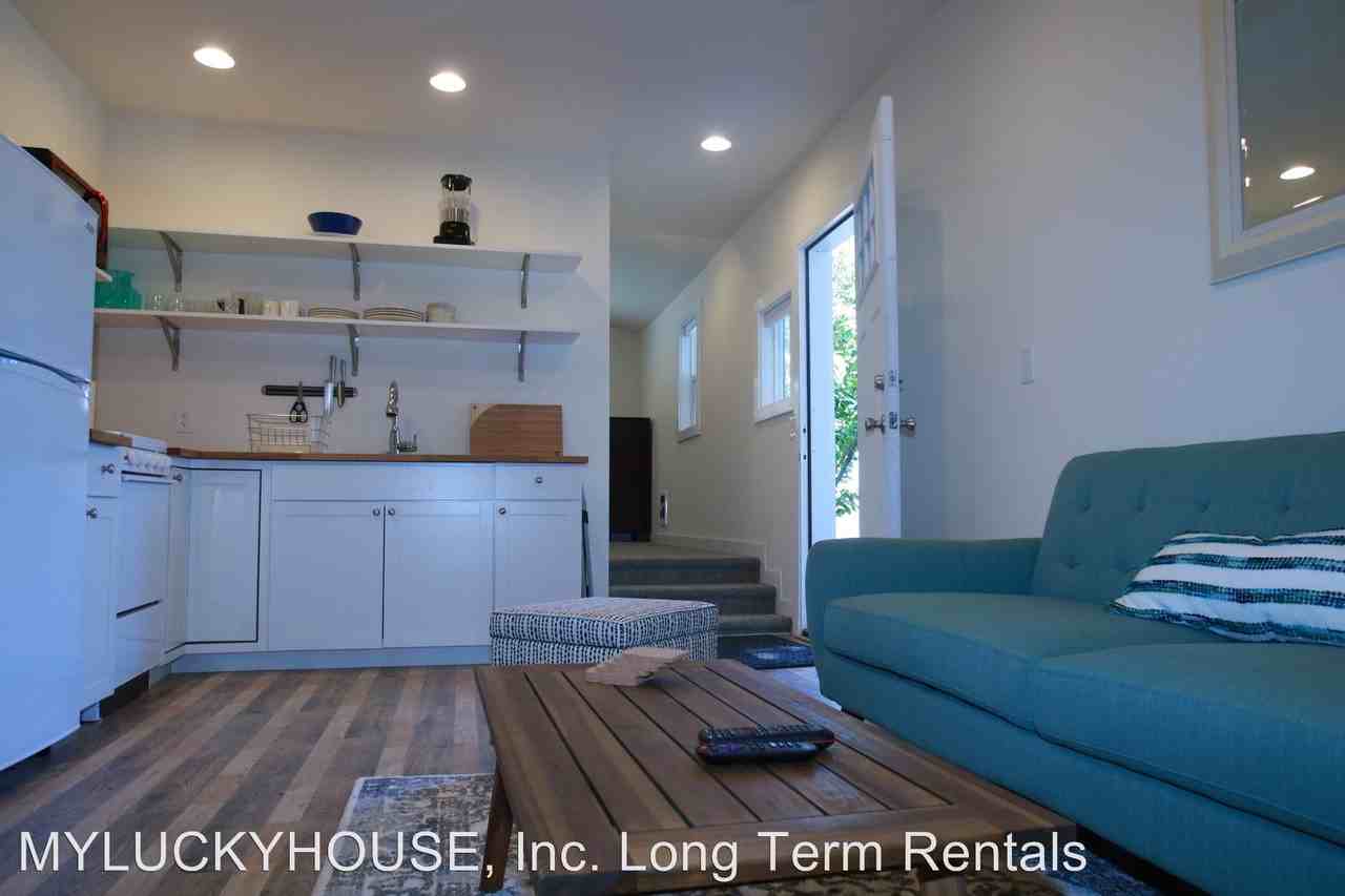 604 NE Revere Ave - Photo 2 of 4