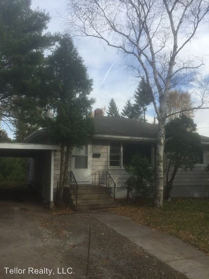 1020 N 43rd Ave E - Photo 2 of 9