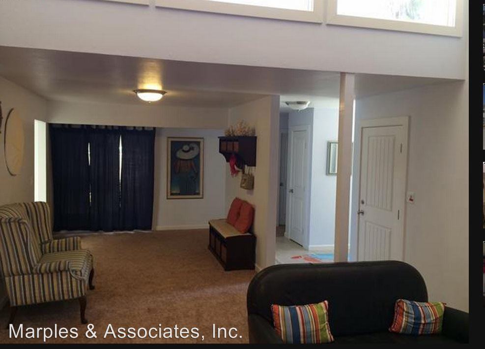 1208 Marina Cir - Photo 2 of 10