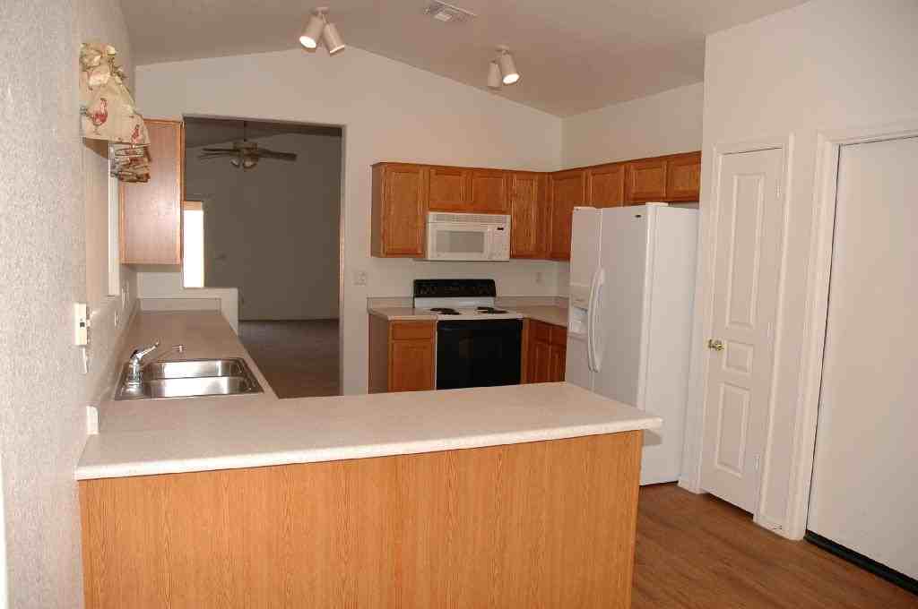 2164 E Creedance Blvd - Photo 3 of 9