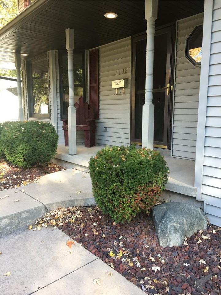 1138 Rockdale St - Photo 2 of 30