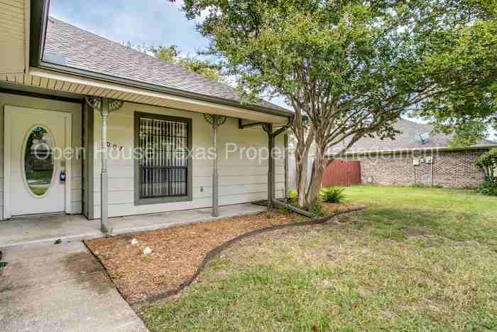 7007 Abilene Dr - Photo 3 of 25