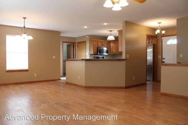 3048 Geneva Dr - Photo 3 of 48