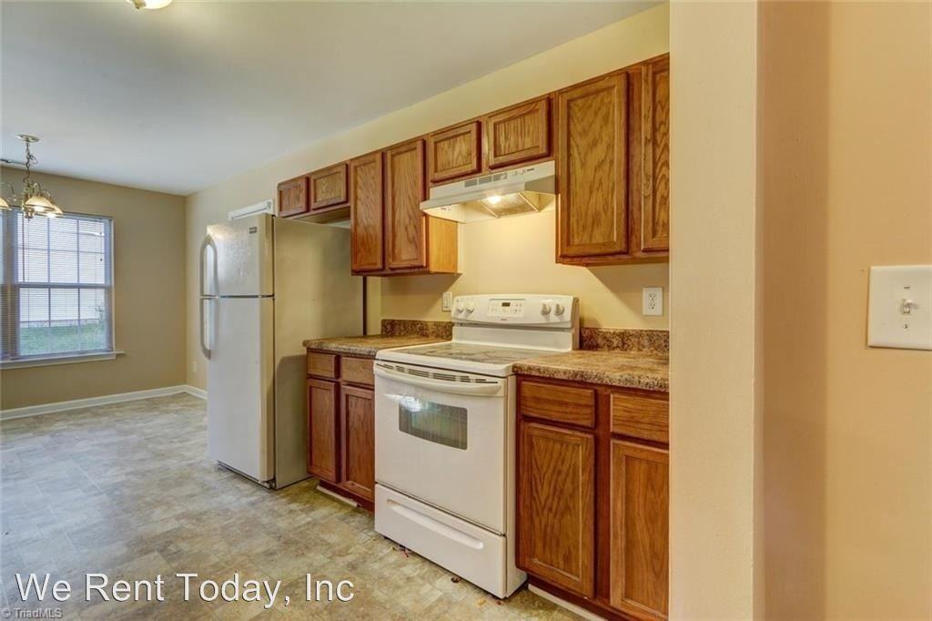 3503 Sherbourne Ln - Photo 2 of 6