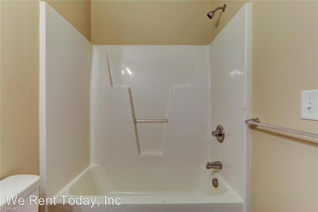 3503 Sherbourne Ln - Photo 3 of 6