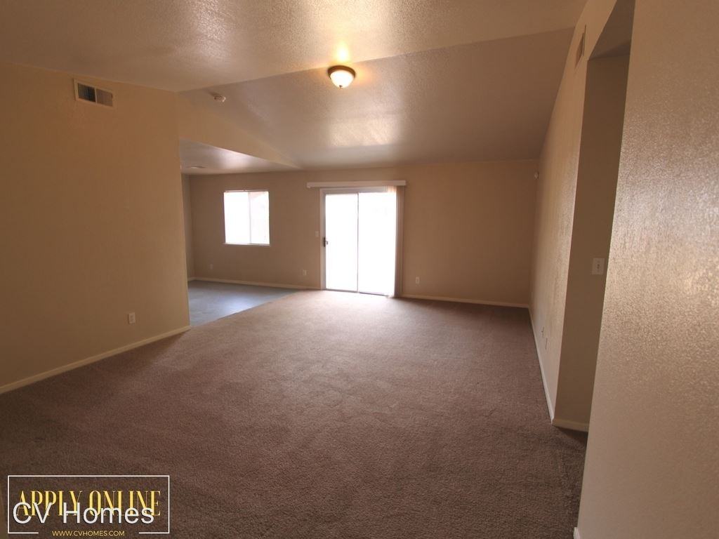 922 Recreation Ave - Photo 2 of 21