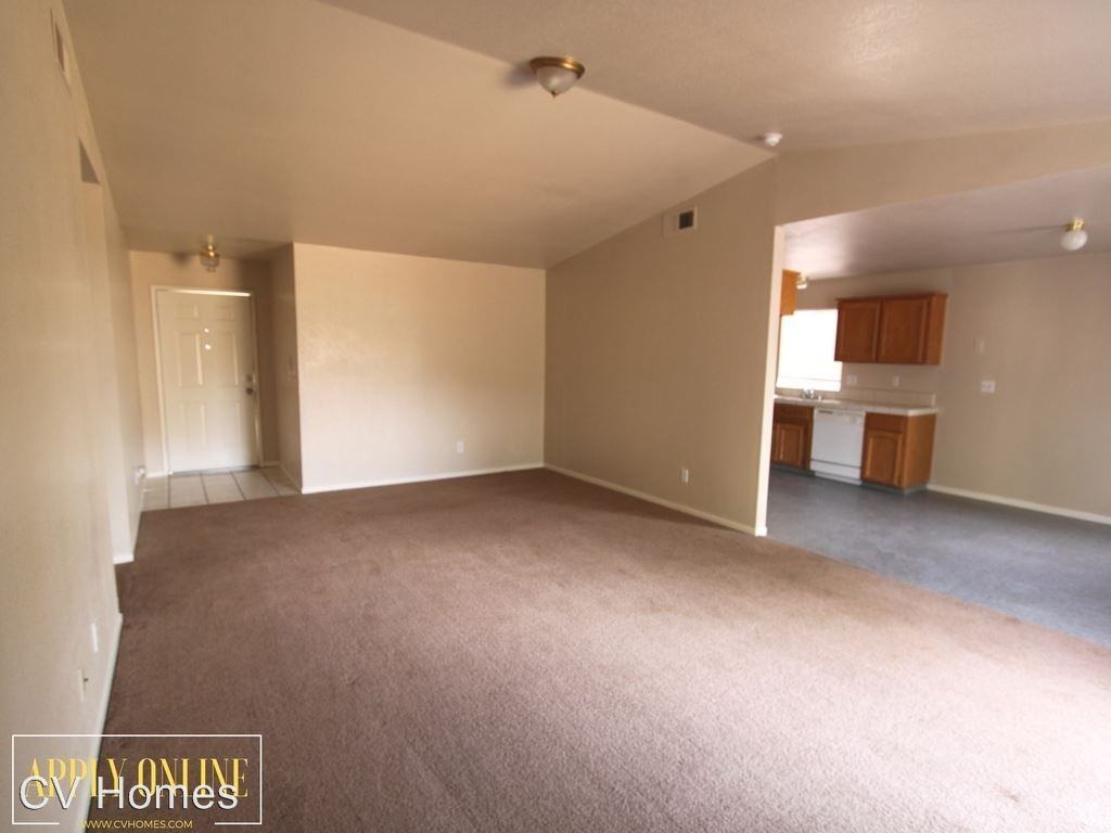 922 Recreation Ave - Photo 3 of 21