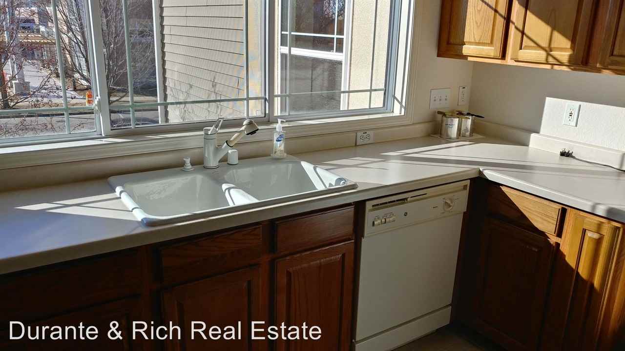 3534 E Barnard Ave - Photo 3 of 20
