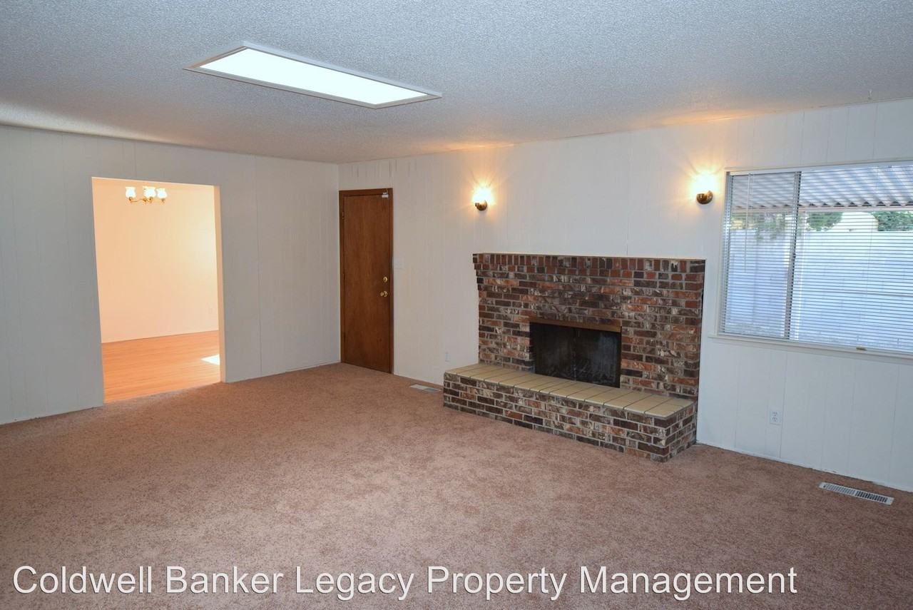 11504 Bar Harbor Pl NE - Photo 3 of 22