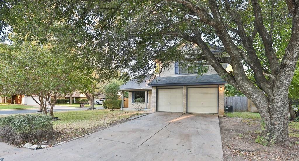 2102 Bluebonnet Dr - Photo 2 of 27