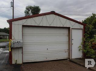 490 Pocatello Ave - Photo 3 of 7