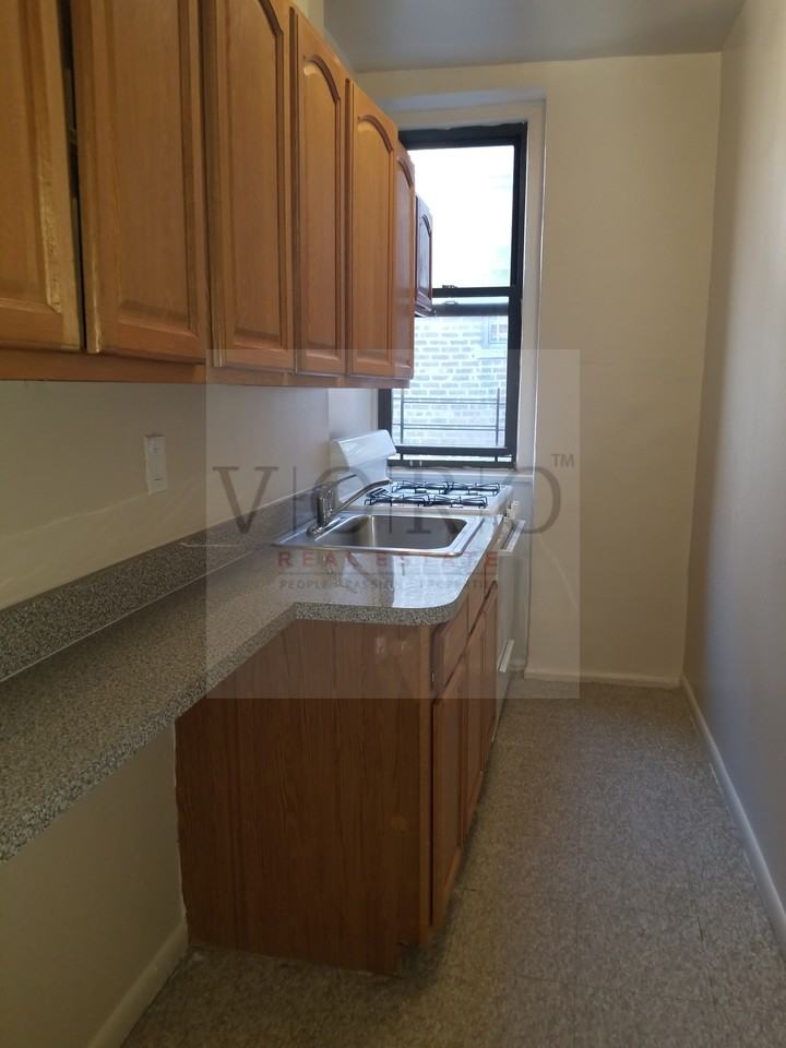 E 167th St & Morris Ave #6H