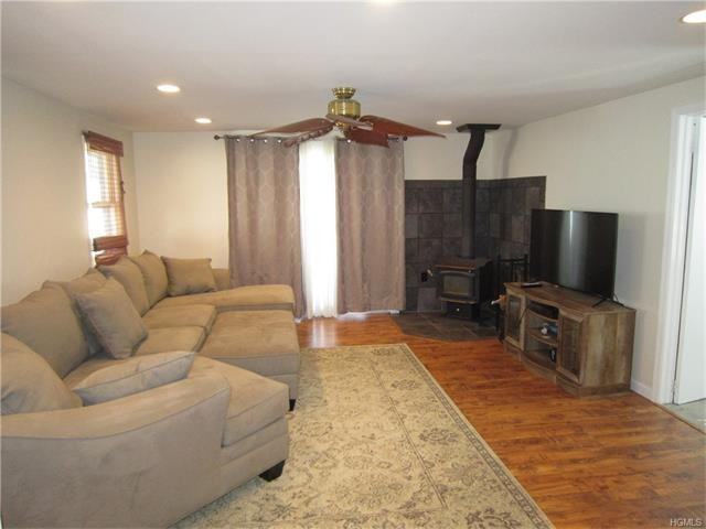 32 Peck St - Photo 2 of 14