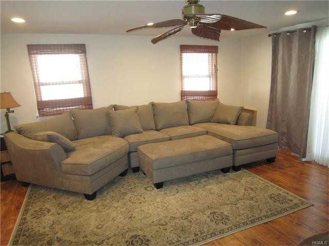 32 Peck St - Photo 3 of 14