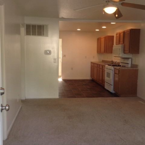 236 N La Salle Ave - Photo 3 of 5