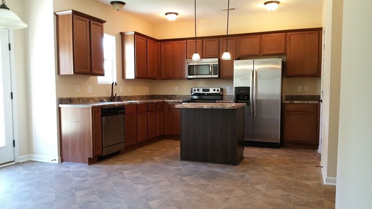 101 Emma Ct - Photo 3 of 23