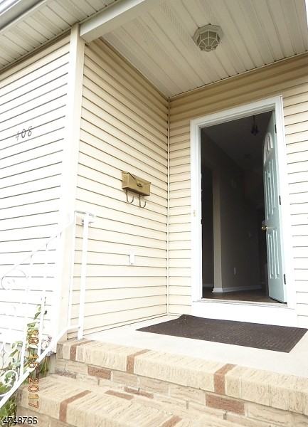 408 W Broad St - Photo 3 of 18