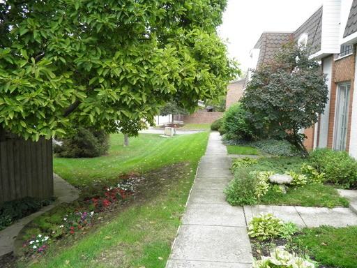 2826 Chateau Cir - Photo 3 of 32