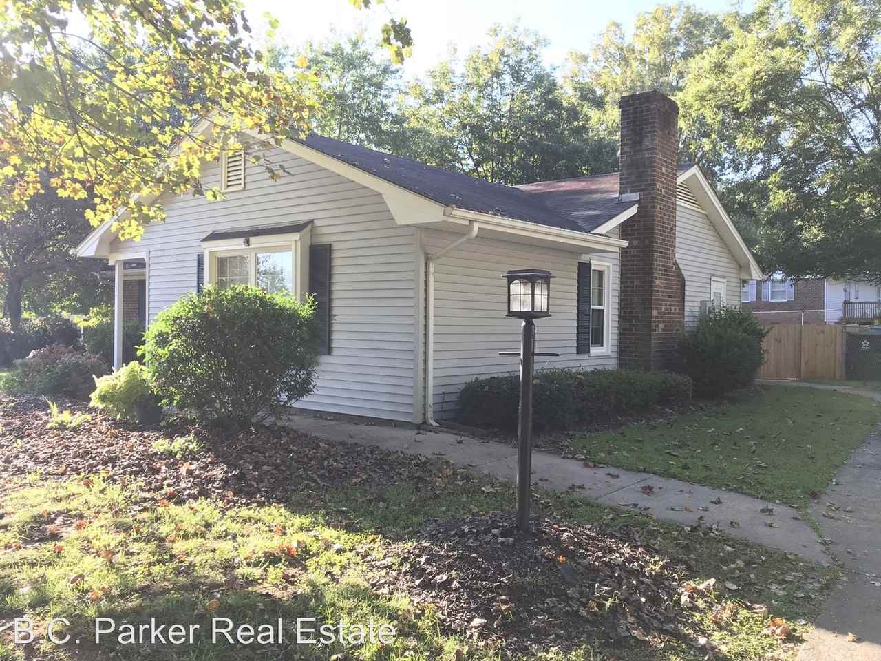 136 Westview Dr - Photo 2 of 16