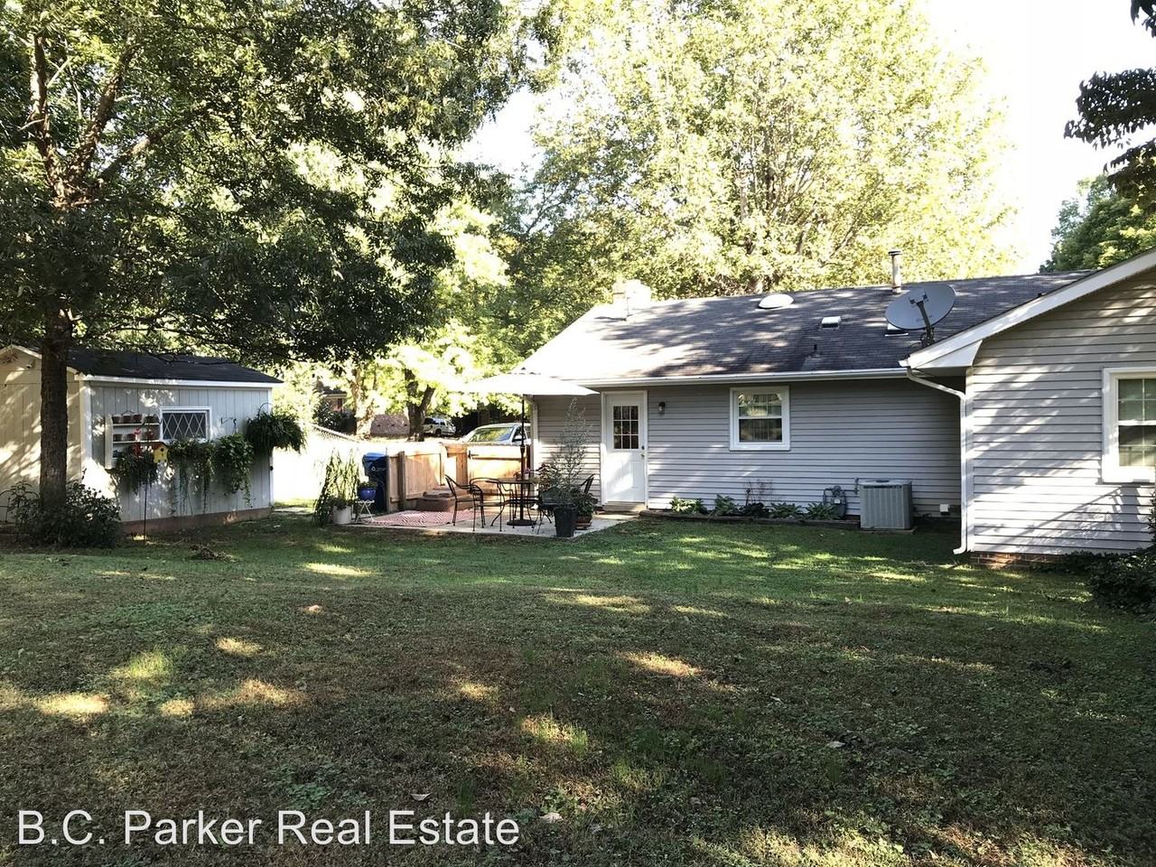 136 Westview Dr - Photo 3 of 16