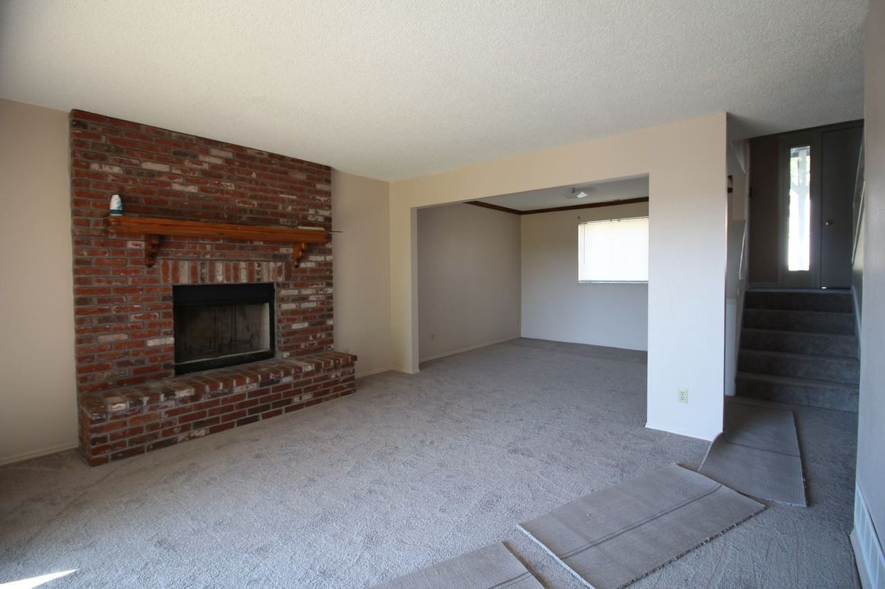 145 Shaw Dr - Photo 2 of 15
