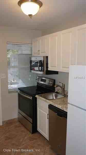 1102 Harwood St - Photo 2 of 7