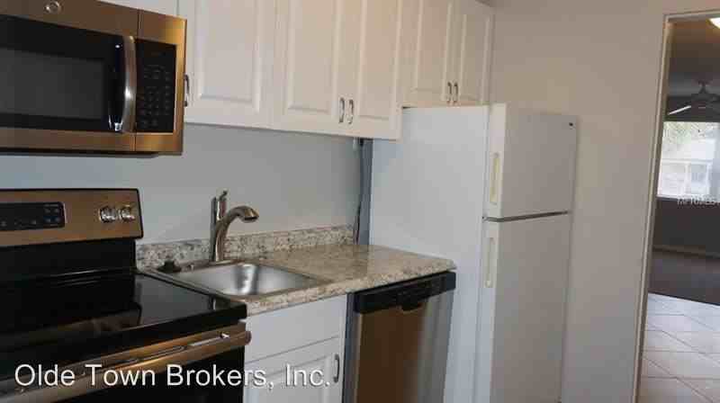 1102 Harwood St - Photo 3 of 7