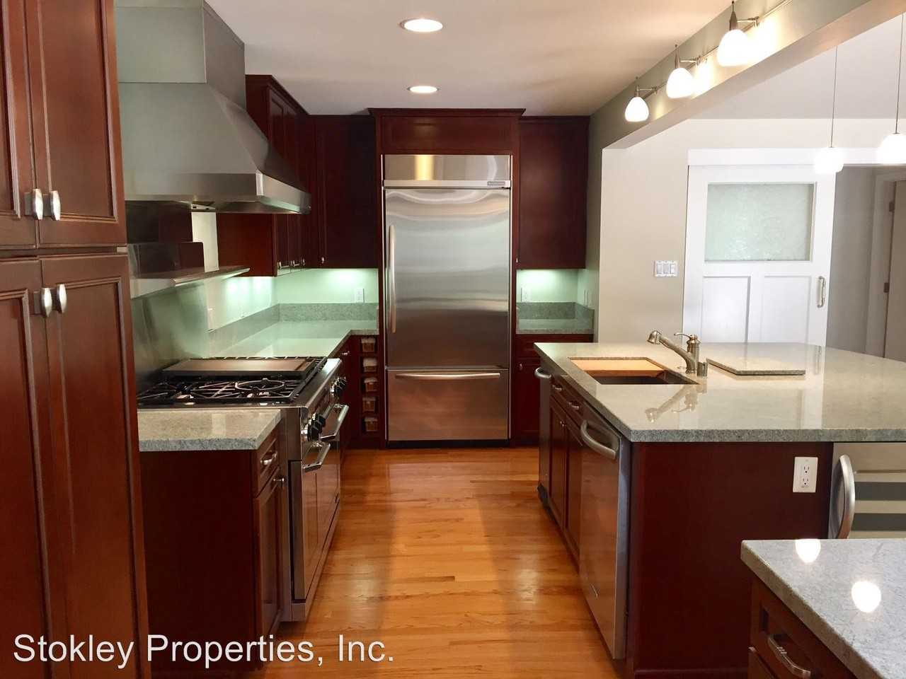 13 Sleepy Hollow Ln - Photo 2 of 25