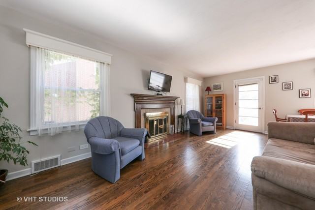 585 Stratford Ave - Photo 2 of 10