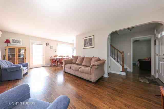 585 Stratford Ave - Photo 3 of 10