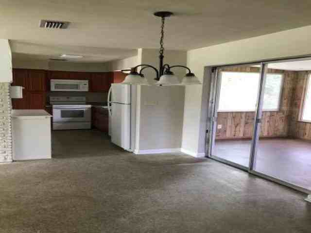 1434 Crest Dr - Photo 2 of 6