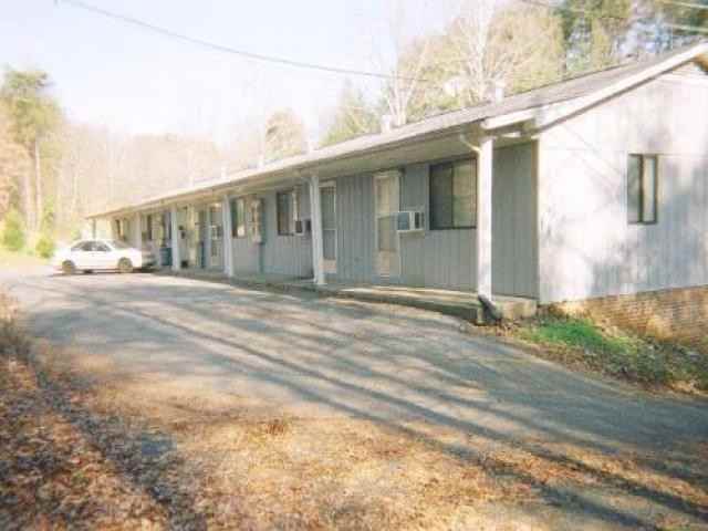 638 Melrose Dr - Photo 2 of 3
