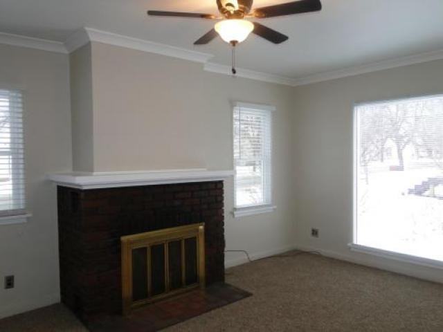 2707 2nd Ave W - Photo 3 of 4