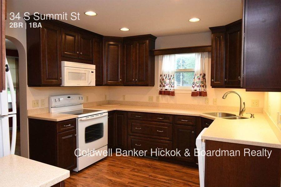 34 S Summit St - Photo 2 of 13