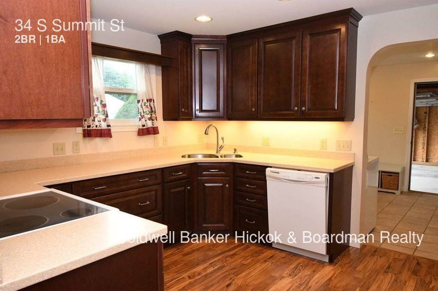 34 S Summit St - Photo 3 of 13