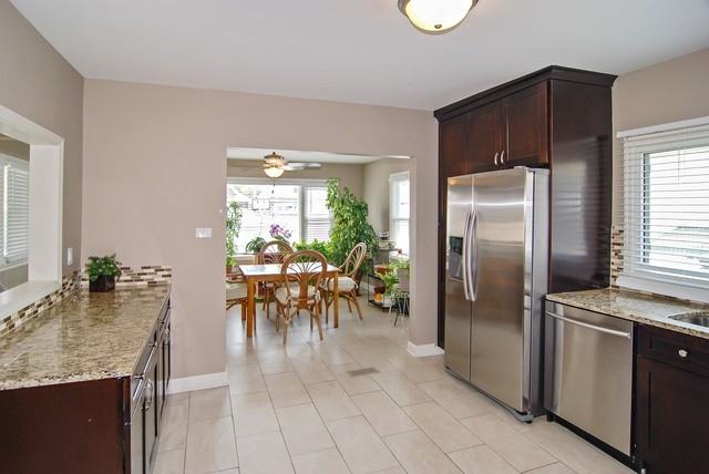 3733 Clinton Ave - Photo 3 of 10