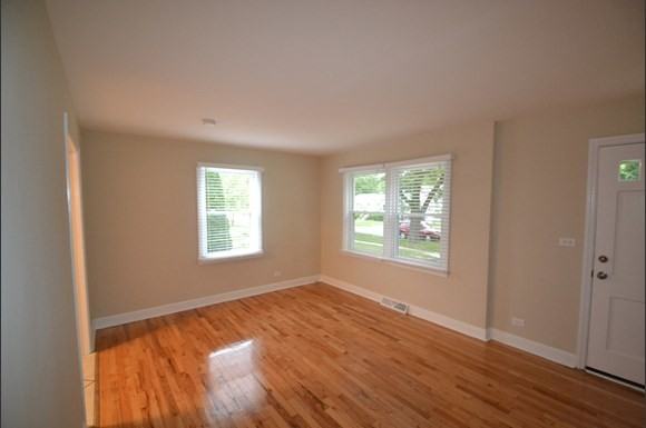 1118 E Evergreen St - Photo 3 of 7