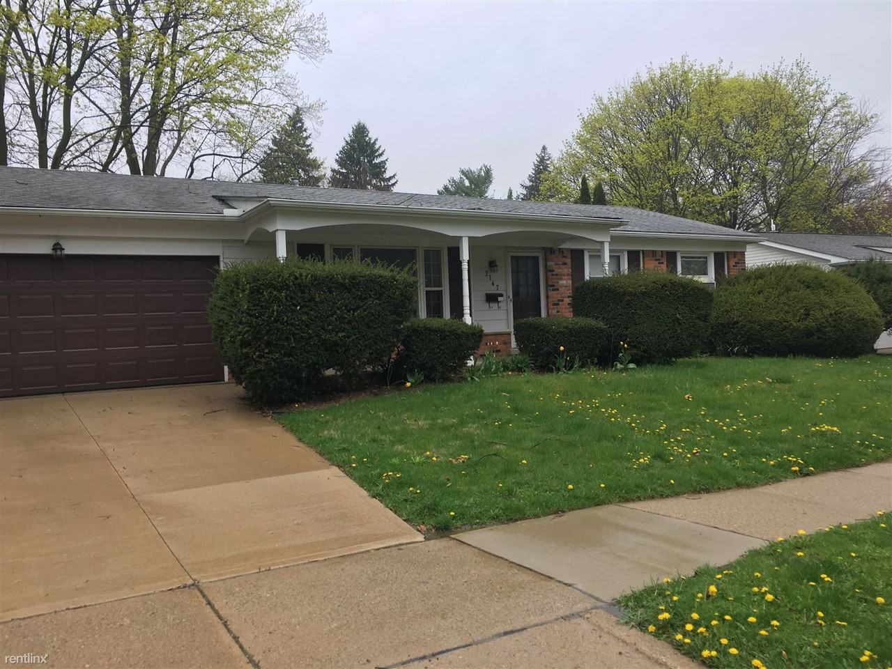 2147 Yorktown Dr - Photo 3 of 14