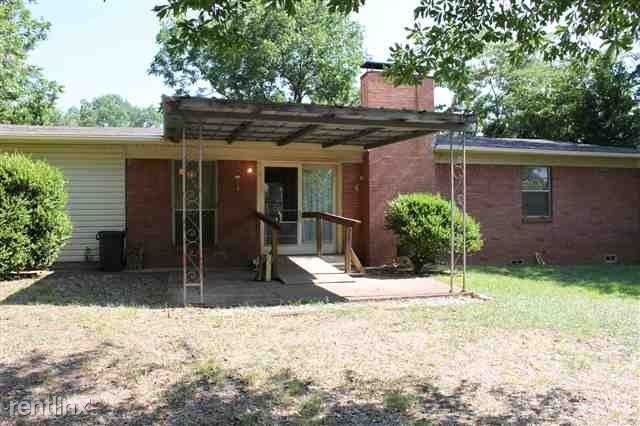 2401 Airline Dr - Photo 2 of 8