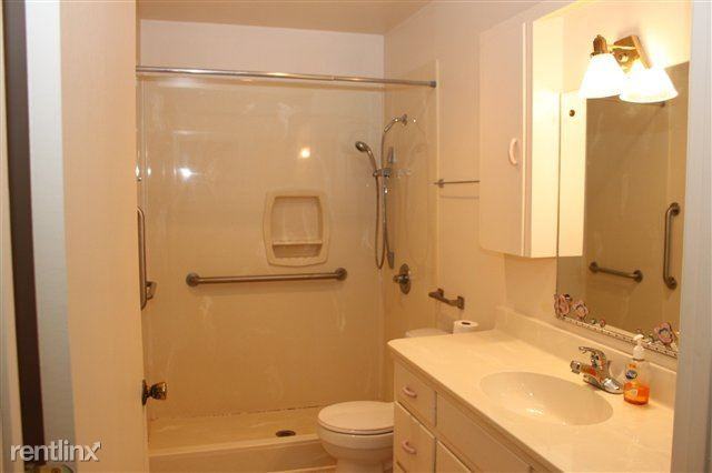 2401 Airline Dr - Photo 3 of 8