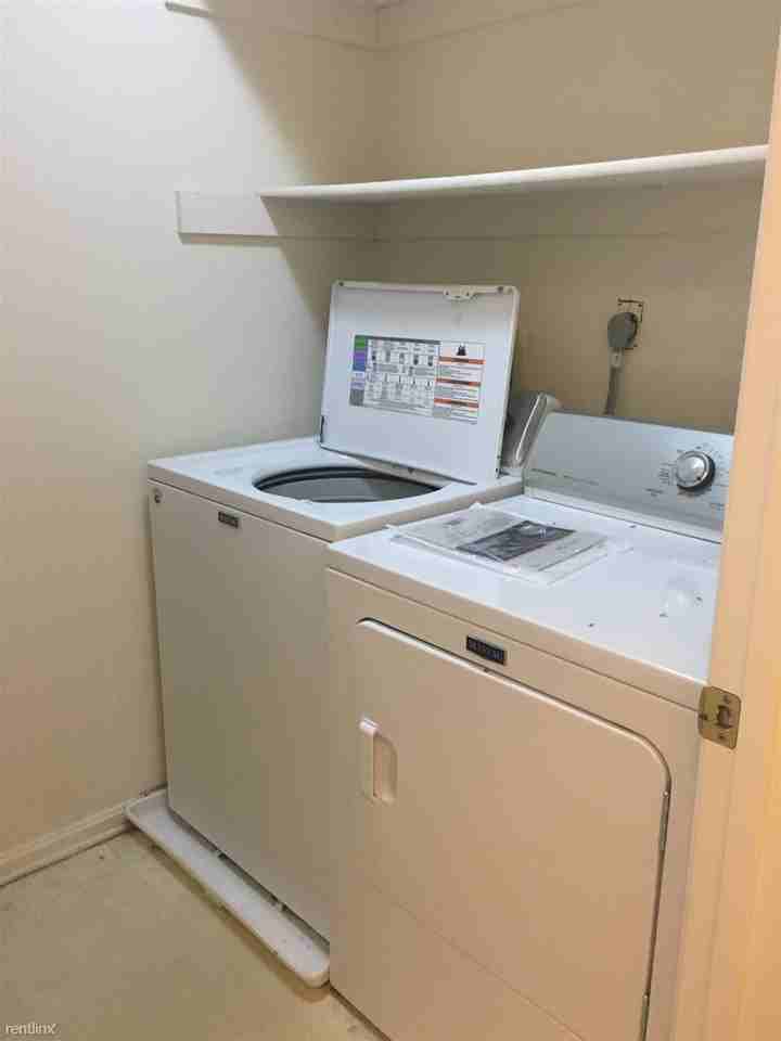 2806 Clear Shot Dr - Photo 3 of 9